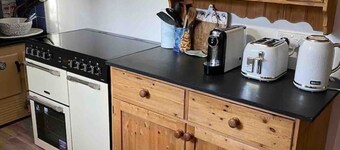 Beautiful Devon Period Cottage 5 min walk to beach