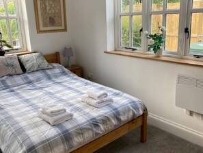 4 bedrooms, iron/ironing board, travel cot, WiFi