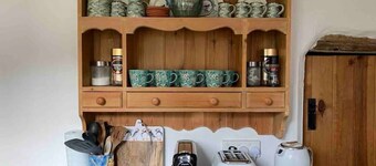 Beautiful Devon Period Cottage 5 min walk to beach