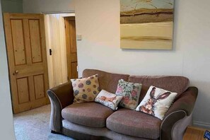 Smart TV, DVD player, books