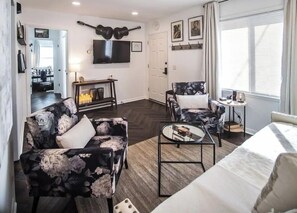 3 bedrooms, desk, WiFi