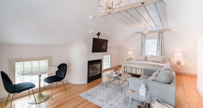 Cozy Modern Suite in Fredericksburg