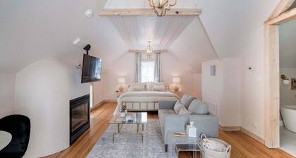Cozy Modern Suite in Fredericksburg