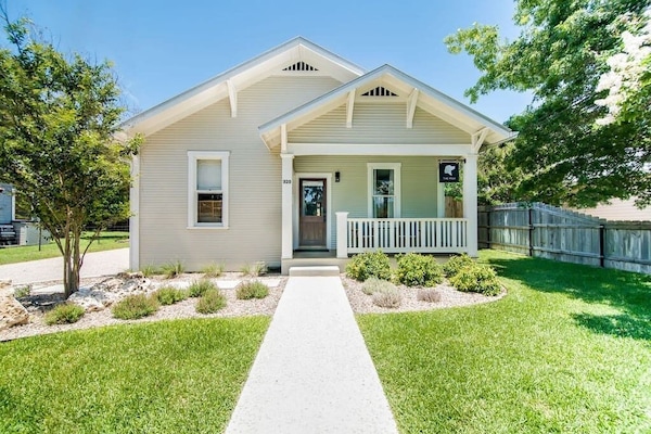 The Max - 3 blocks from Main St