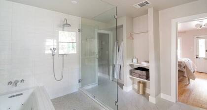 Cozy Modern Suite in Fredericksburg