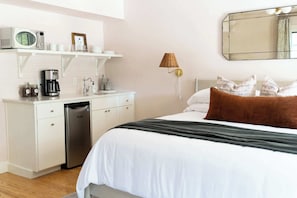 1 bedroom, iron/ironing board, travel cot, WiFi