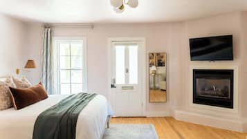 1 bedroom, iron/ironing board, travel cot, WiFi