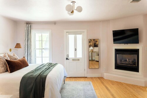 Cozy Modern Suite in Fredericksburg