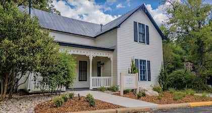 Cozy Modern Suite in Fredericksburg