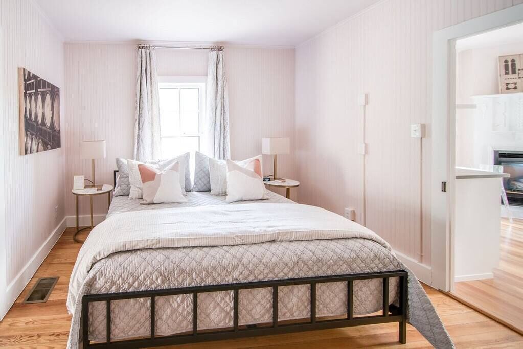 1 bedroom, iron/ironing board, travel crib, WiFi