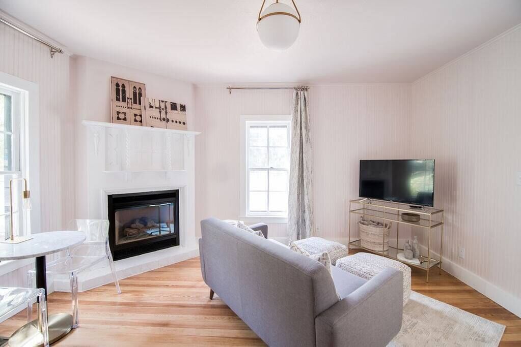 TV, fireplace, offices