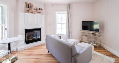 Cozy Glam Suite in Fredericksburg