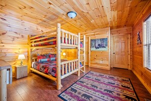 3 bedrooms, desk, free WiFi, bed sheets