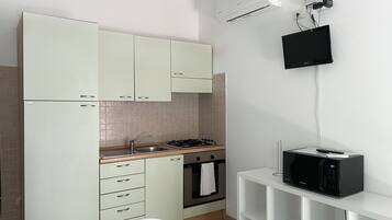 Micro-ondes, four, plaque de cuisson, lave-vaisselle