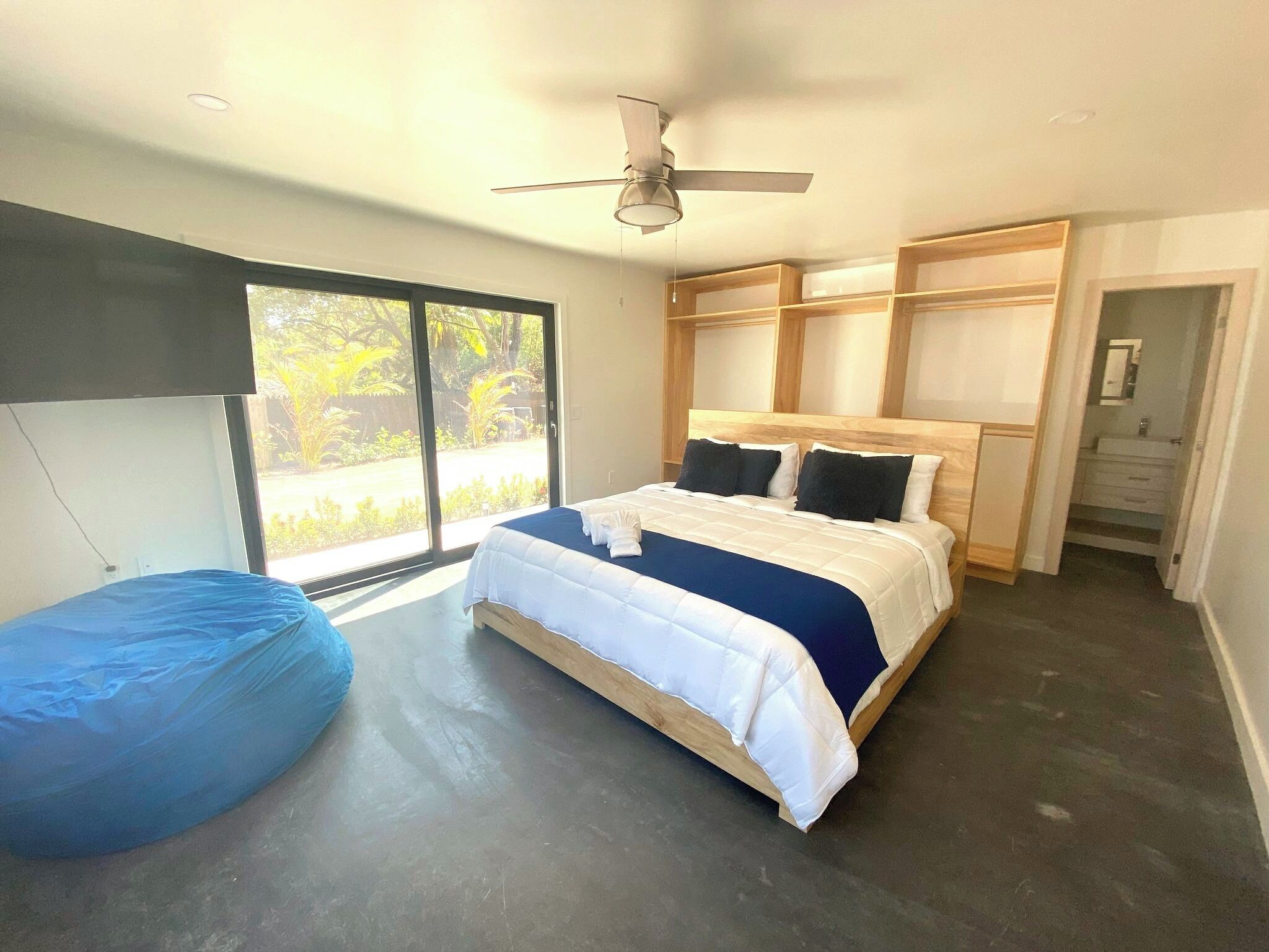 2 bedrooms, iron/ironing board, free WiFi