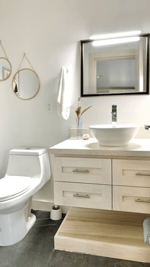 Doccia, asciugacapelli, bidet