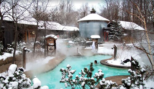 Cozy Cabin Inn w/ Private Hot Tub, Fire Pit + close to Golf, Trails, Waterfalls