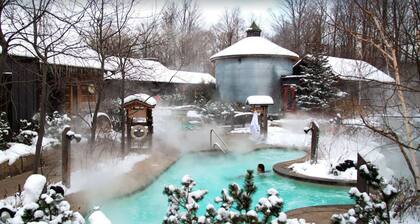 Cozy Cabin Inn w/ Private Hot Tub, Fire Pit + close to Golf, Trails, Waterfalls
