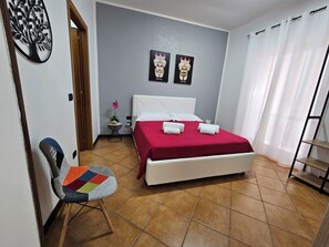 1 slaapkamer, een strijkplank/strijkijzer, wifi, beddengoed