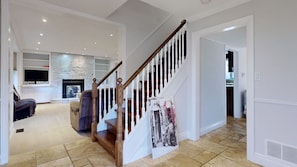 Interior - 5 Br Lakeview Detach House With Private Dock,30 Min. From Toronto (Georgina)