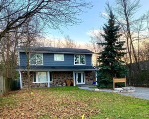 Exterior - 5 Br Lakeview Detach House With Private Dock,30 Min. From Toronto (Georgina)