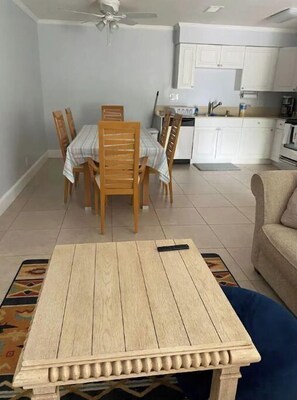 Dining - Lovely 2 Bedroom with a Pool (Jupiter)