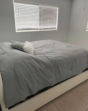 2 bedrooms, WiFi, bed sheets - Lovely 2 Bedroom with a Pool (Jupiter)