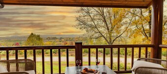 WOW! Breathtaking View. Galena, 8-person Hot Tub, Stunning Decor, Amenities.