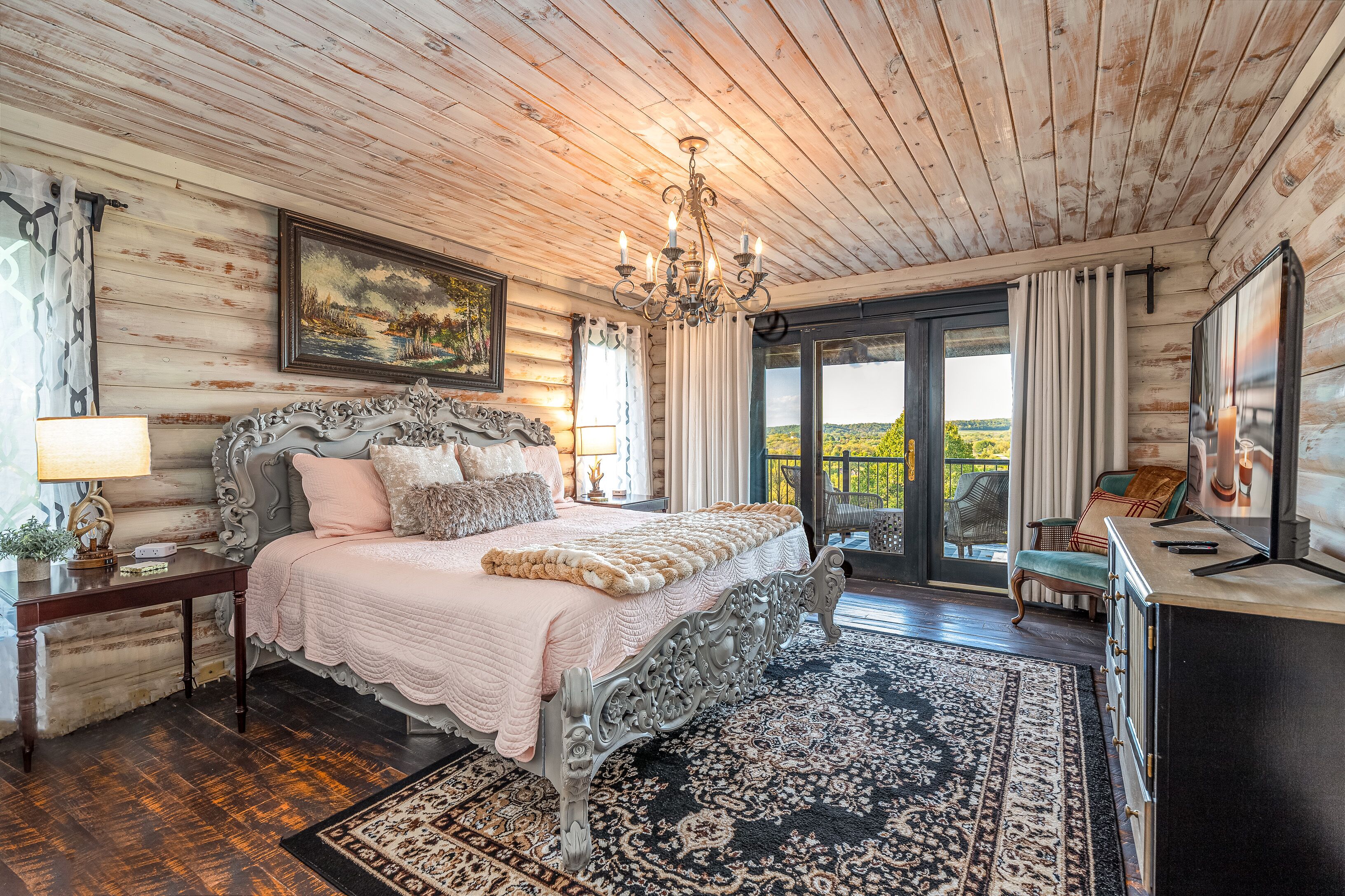 5 chambres, bureau, fer et planche à repasser, lit parapluie