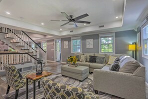 TV - Stunning South Fallsburg Home w/ Pool & Deck! (South Fallsburg)