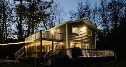 Charming Cabin on Beautiful Mission Lake!