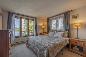 4 Schlafzimmer, Schreibtisch, Bügeleisen/Bügelbrett, kostenloses WLAN