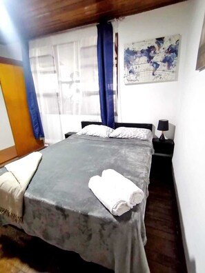 Basic Shared Dormitory, 1 Double Bed | Free WiFi - Airport traveler's home. - Hostel (Alajuela)
