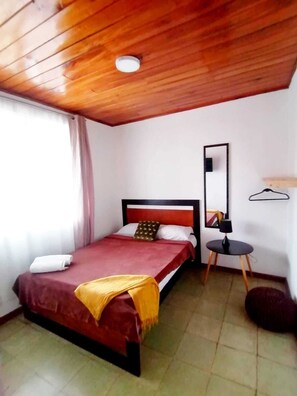 Basic Room, 4 Bedrooms, Patio, Annex Building | Free WiFi - Airport traveler's home. - Hostel (Alajuela)