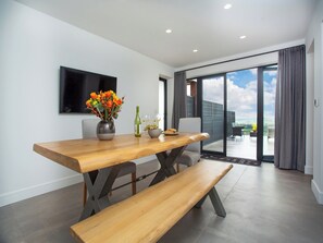 Dining - 2 bedroom accommodation in Ottery St Mary (Ottery St Mary)