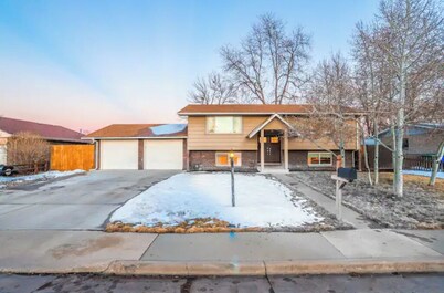 Spacious Home in the Heart of Loveland! Pet Friendly