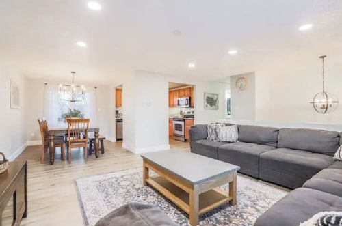 Spacious Home in the Heart of Loveland! Pet Friendly