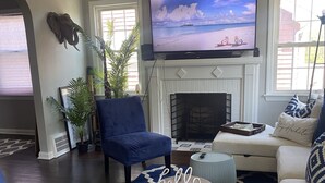 Basic Apartment | Living area