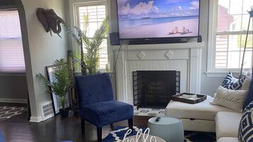 Basic Apartment | Living area