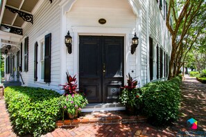 Exterior - The Irish Bar near Bay Historic Savannah (Savannah)