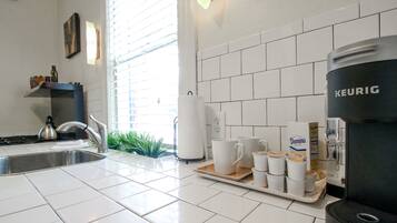 大型冰箱、微波爐、烤箱、爐台