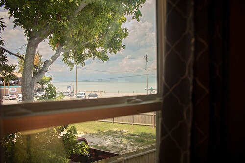 Unit 4 Welcome to the Red bungalow - Second floor studio