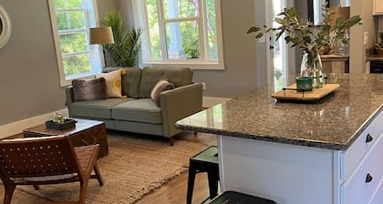 Comfy cottage in old town Pinehurst.