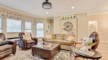 Smart TV, chimenea, reproductor de DVD y estéreo