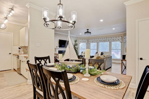 Sailor's Knot Sleeps 8 with outdoor pool less than 5 min from Lake Texoma