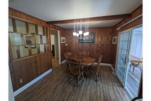 Dining - QC CLOSEBURN-GLENKIRK SOUTH CHARLOTTE (Charlotte)
