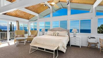 6 bedrooms, desk, iron/ironing board, travel crib