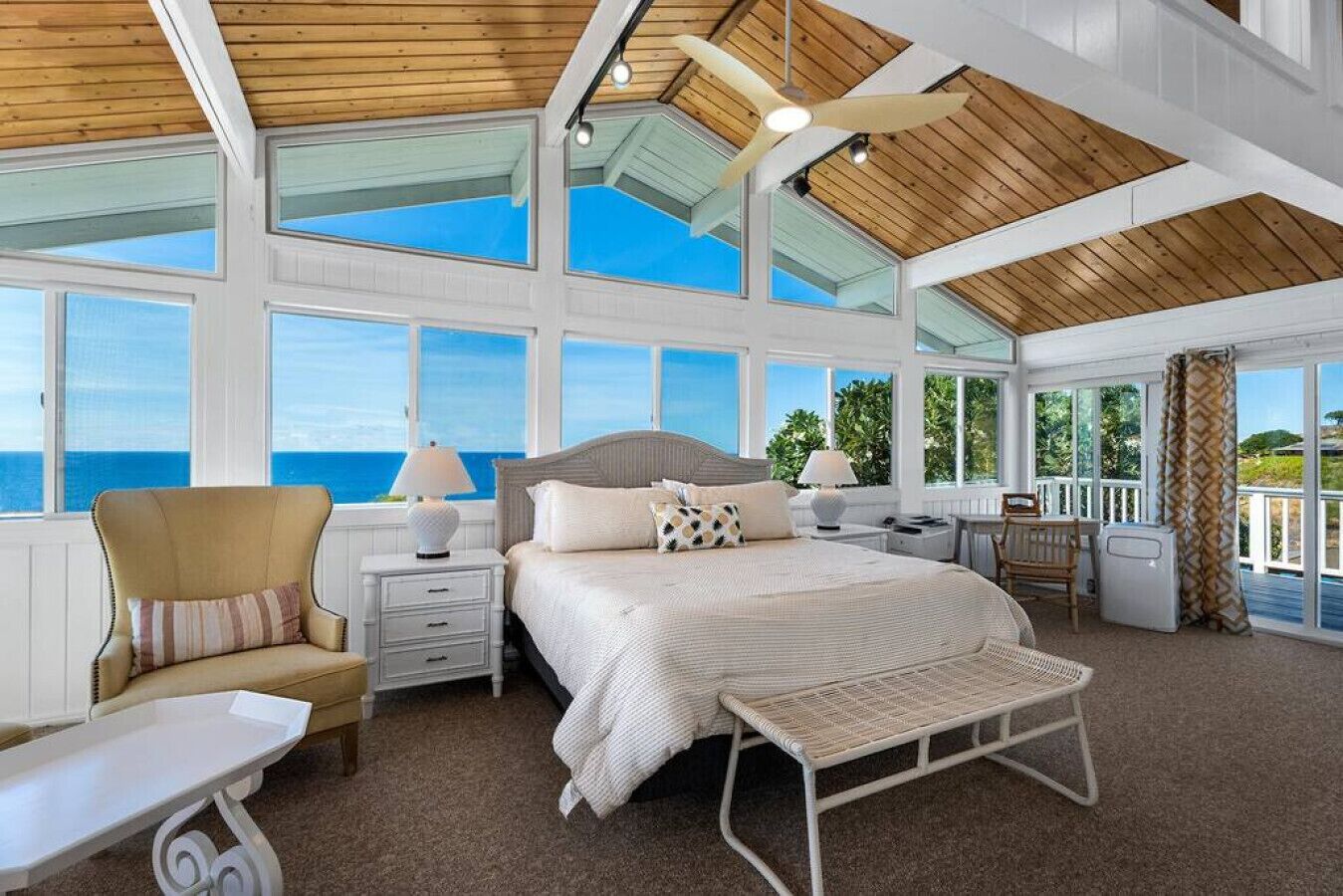 6 bedrooms, desk, iron/ironing board, travel crib