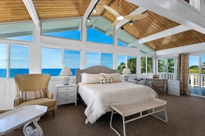 6 makuuhuonetta, työpöytä, silitysrauta/-lauta, vauvan matkasänky