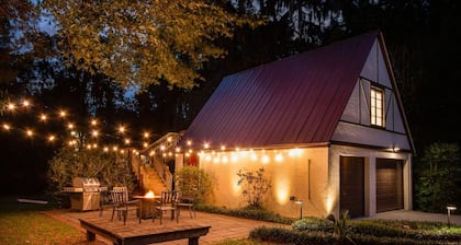 Walk to UF! Historic King Bed Loft w/ Private Deck